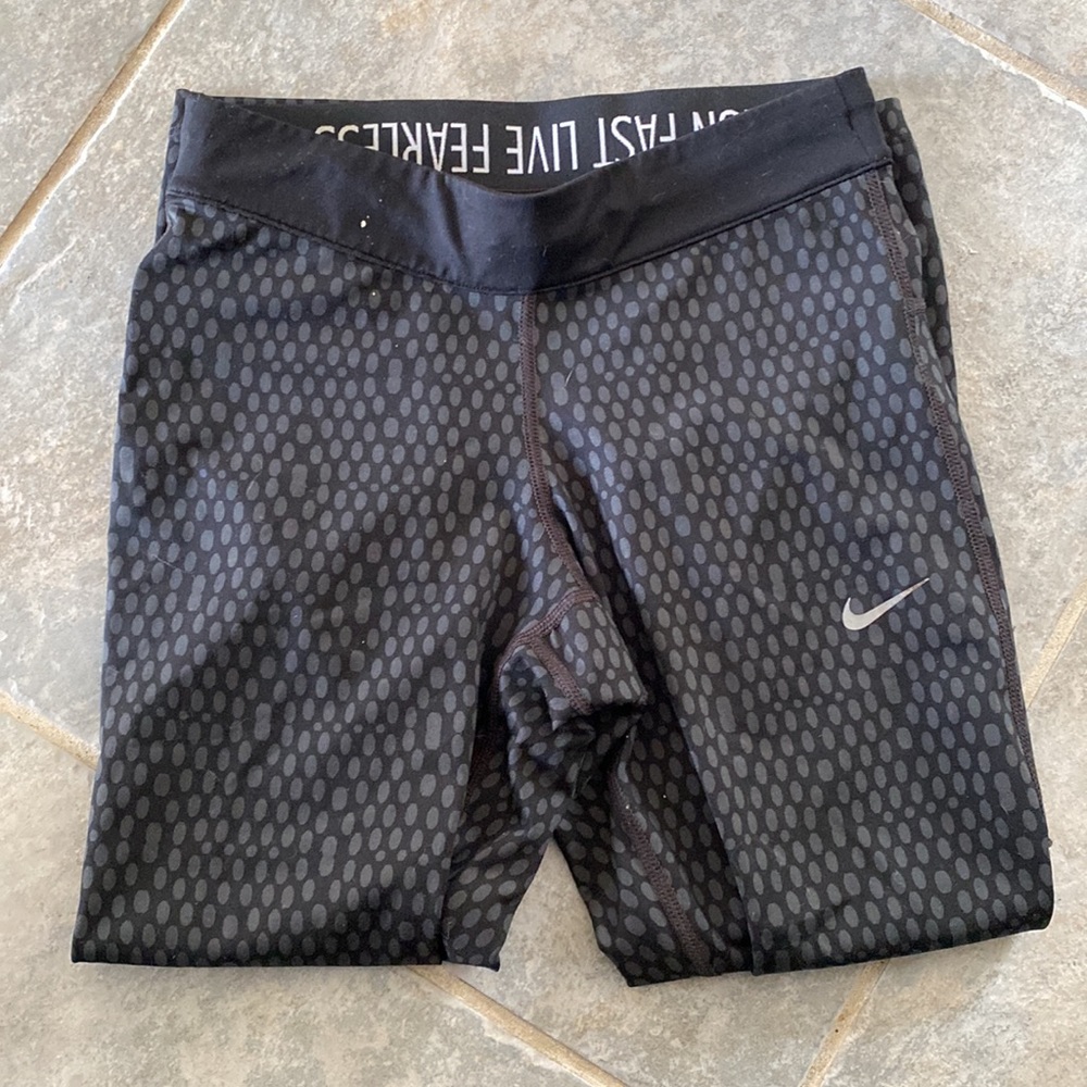 Nike Capri - Picture 2 of 6